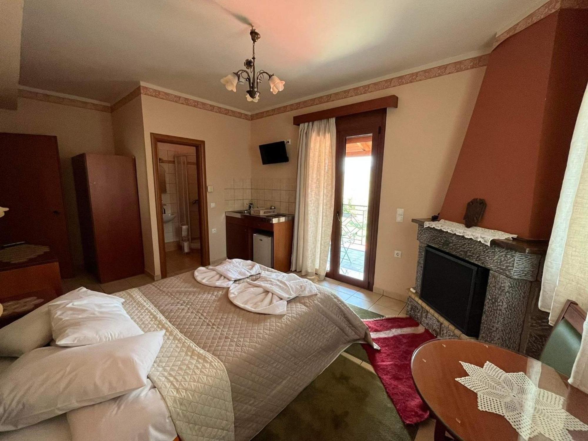 To Spiti Tis Irinis Hotell Vytina Exteriör bild