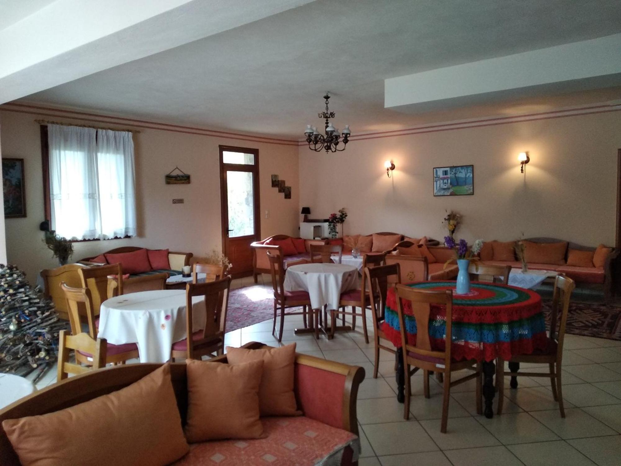 To Spiti Tis Irinis Hotell Vytina Exteriör bild