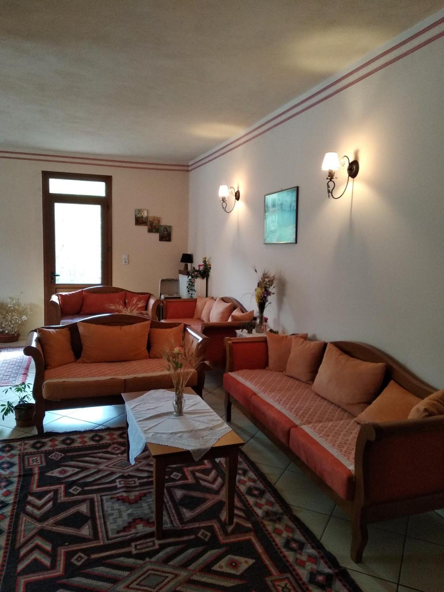 To Spiti Tis Irinis Hotell Vytina Exteriör bild