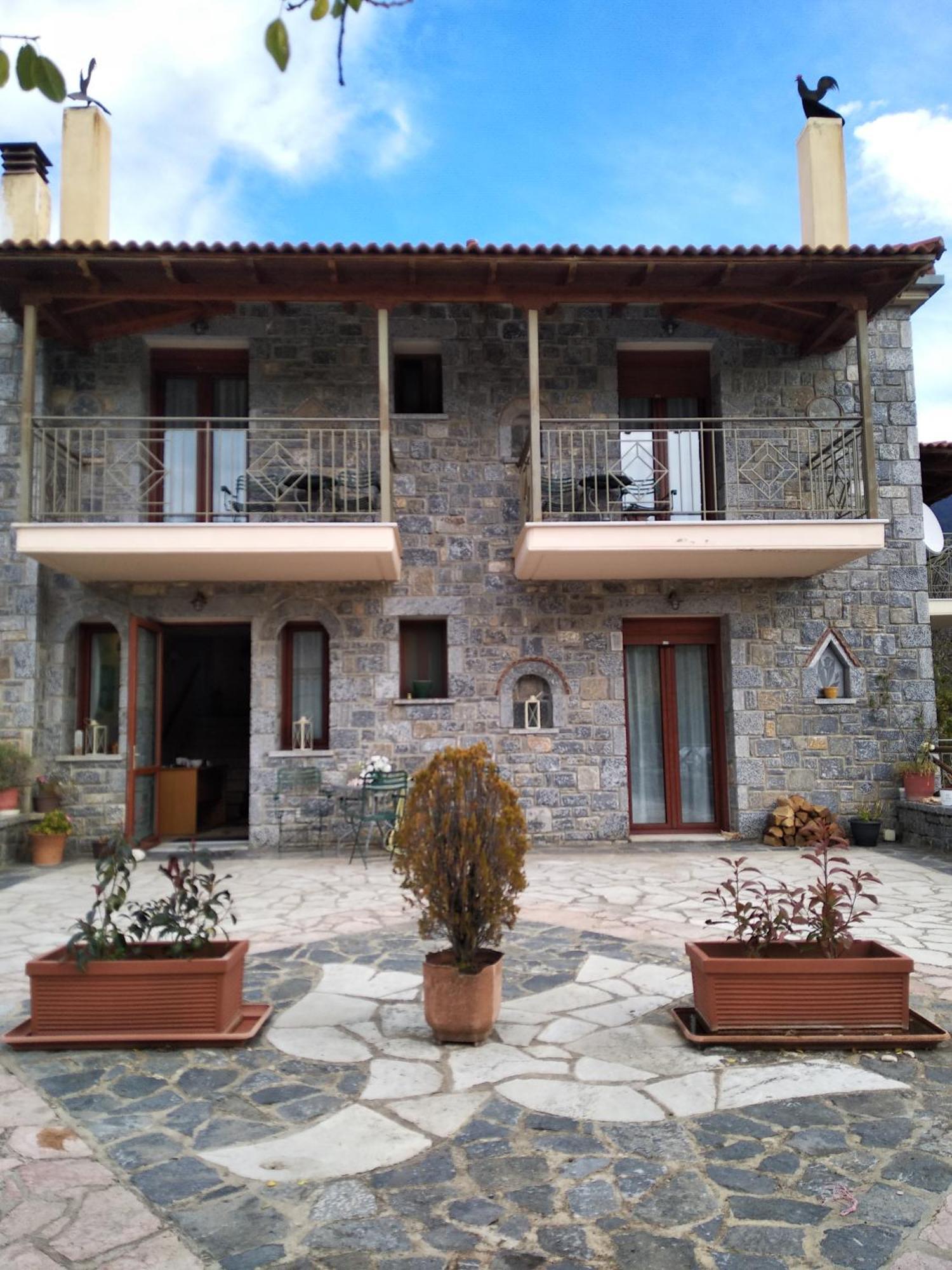 To Spiti Tis Irinis Hotell Vytina Exteriör bild