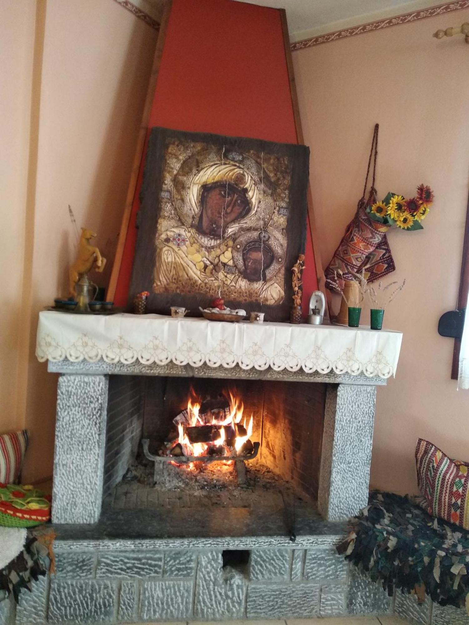 To Spiti Tis Irinis Hotell Vytina Exteriör bild