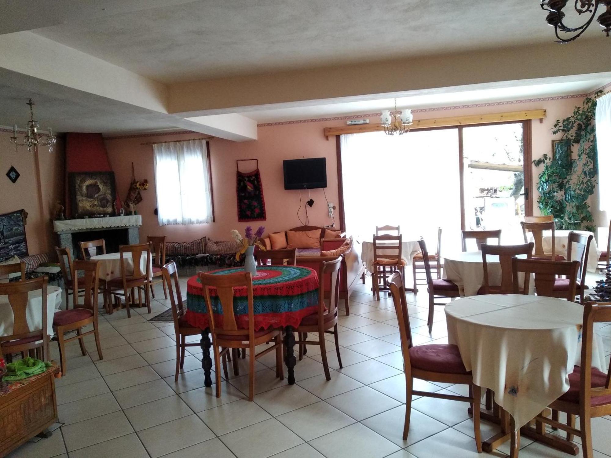 To Spiti Tis Irinis Hotell Vytina Exteriör bild